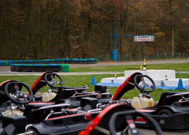  En la pista de karts en 28